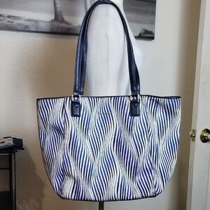 Vera Bradley Blue and White Wave Tote